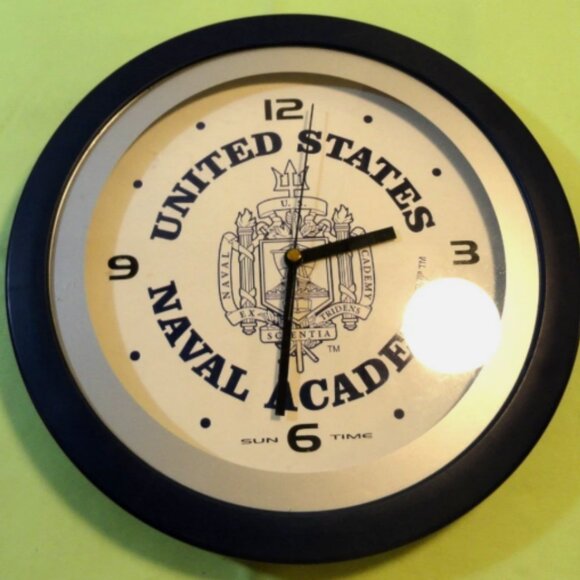 DISCONTINUED VINTAGE WORKING UNITED STATES NAVAL ACADEMY USN WALL CLOCK LD 6424 - Picture 1 of 5
